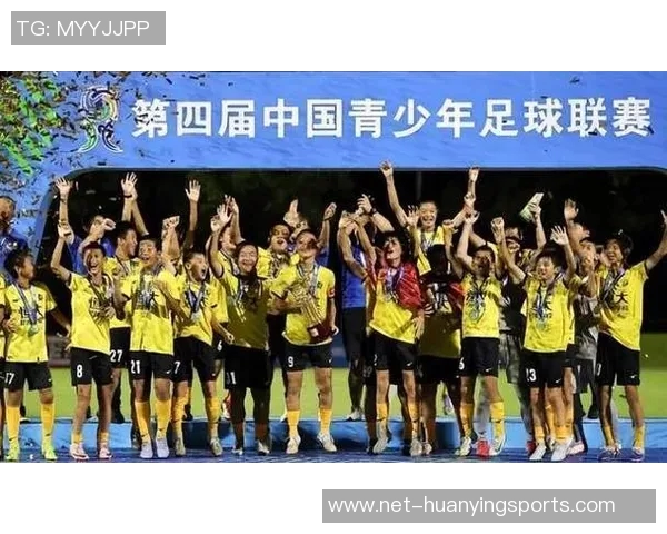 足球队伍的团结与拼搏精神如何塑造冠军之路与球员成长的故事